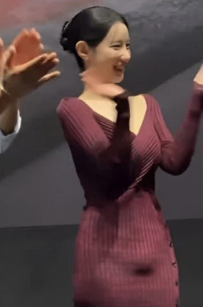 Johyun Draws Attention At Karlovy Vary VIP Premiere As Her Unexpected Styling Gets People Talking