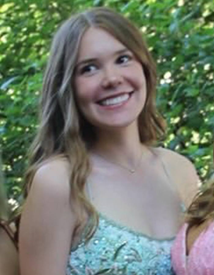Cop Left Visibly Shaken After Discovering College Freshman’s Disturbing Crime Scene Inside Her Own Car Cop Left Visibly Shaken After Discovering College Freshman’s Disturbing Crime Scene Inside Her Own Car