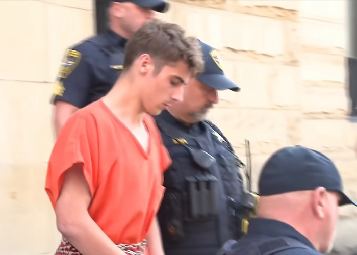 Cop Left Visibly Shaken After Discovering College Freshman’s Disturbing Crime Scene Inside Her Own Car Cop Left Visibly Shaken After Discovering College Freshman’s Disturbing Crime Scene Inside Her Own Car