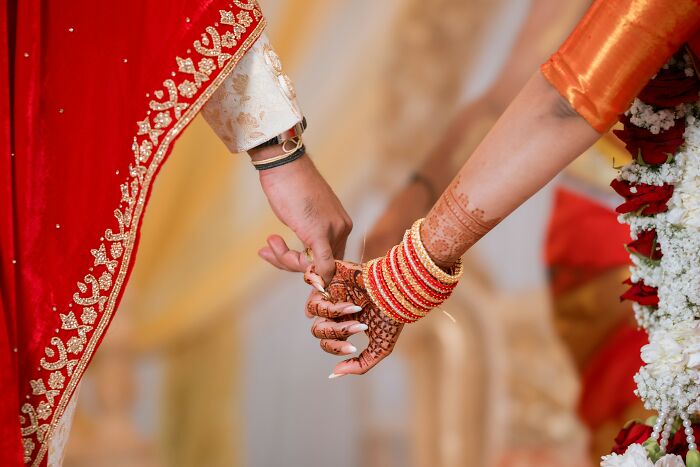 32 Real-Life Stories About Arranged Marriages That Show It&rsquo;s Not Always What You Expect