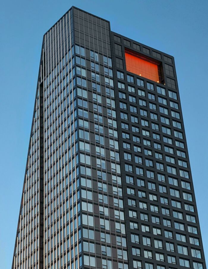 93 Buildings That Were Probably Built For An Evil Mastermind To Plan How They Will Conquer The World (New Pics)
