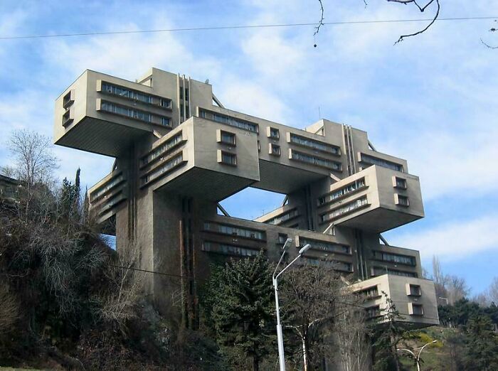 93 Buildings That Were Probably Built For An Evil Mastermind To Plan How They Will Conquer The World (New Pics)