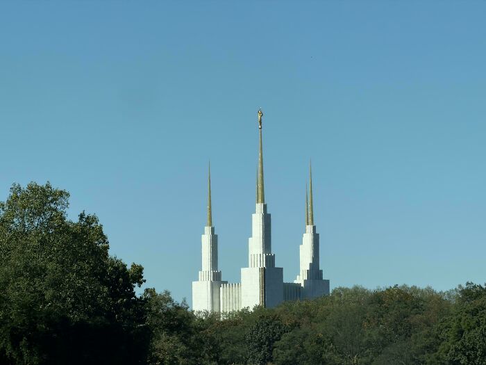93 Buildings That Were Probably Built For An Evil Mastermind To Plan How They Will Conquer The World (New Pics)