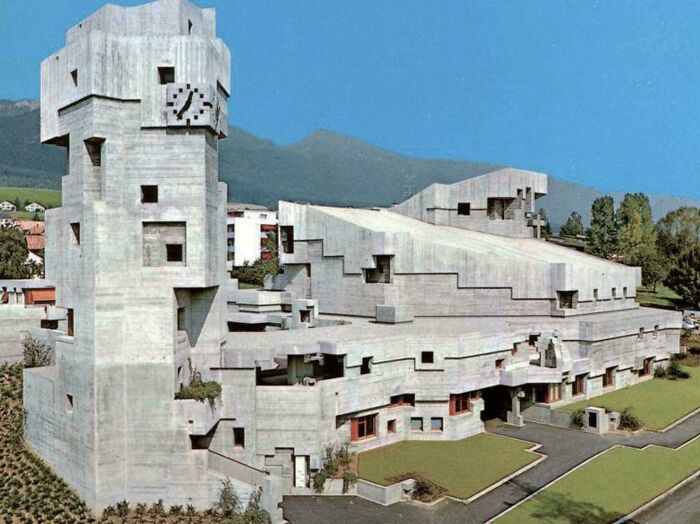 93 Buildings That Were Probably Built For An Evil Mastermind To Plan How They Will Conquer The World (New Pics)