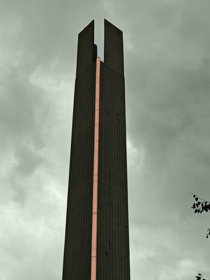 93 Buildings That Were Probably Built For An Evil Mastermind To Plan How They Will Conquer The World (New Pics)