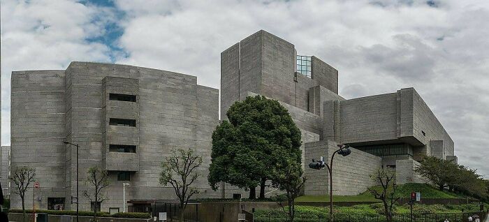 93 Buildings That Were Probably Built For An Evil Mastermind To Plan How They Will Conquer The World (New Pics)