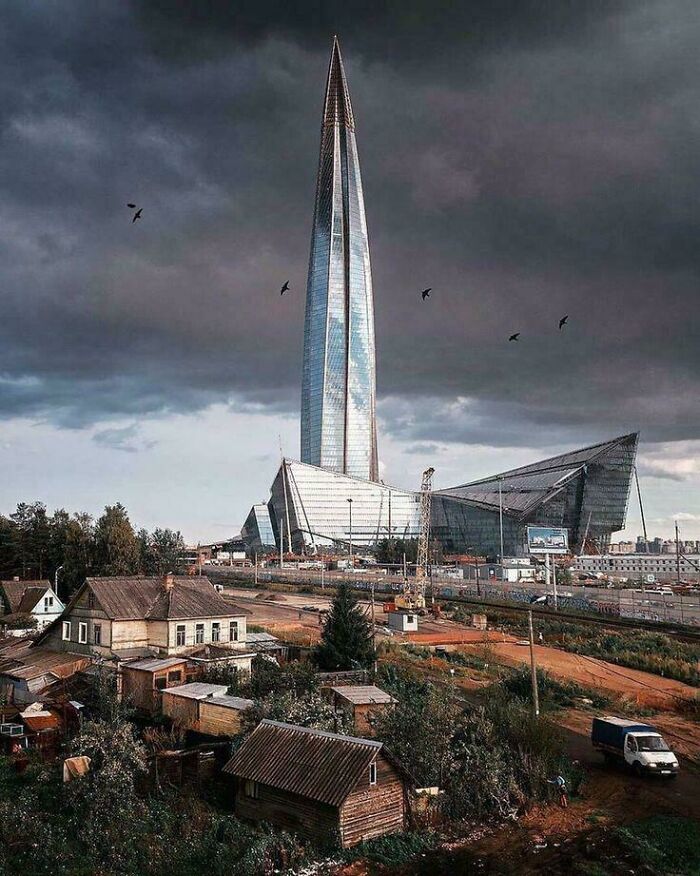 93 Buildings That Were Probably Built For An Evil Mastermind To Plan How They Will Conquer The World (New Pics)