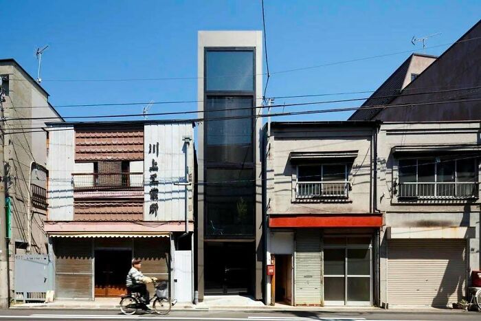 93 Buildings That Were Probably Built For An Evil Mastermind To Plan How They Will Conquer The World (New Pics)