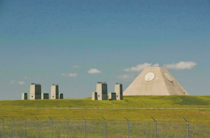 93 Buildings That Were Probably Built For An Evil Mastermind To Plan How They Will Conquer The World (New Pics)