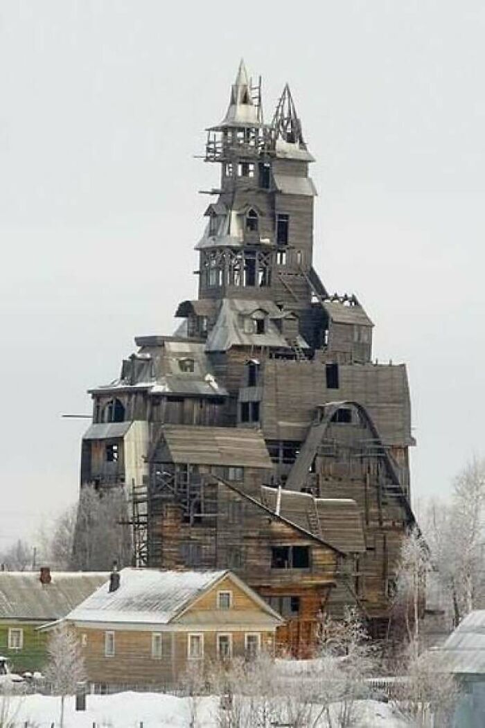 93 Buildings That Were Probably Built For An Evil Mastermind To Plan How They Will Conquer The World (New Pics)