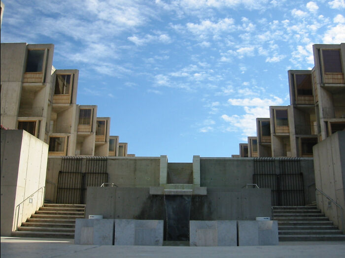 93 Buildings That Were Probably Built For An Evil Mastermind To Plan How They Will Conquer The World (New Pics)