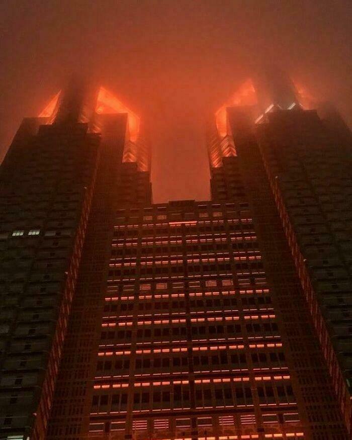 93 Buildings That Were Probably Built For An Evil Mastermind To Plan How They Will Conquer The World (New Pics)