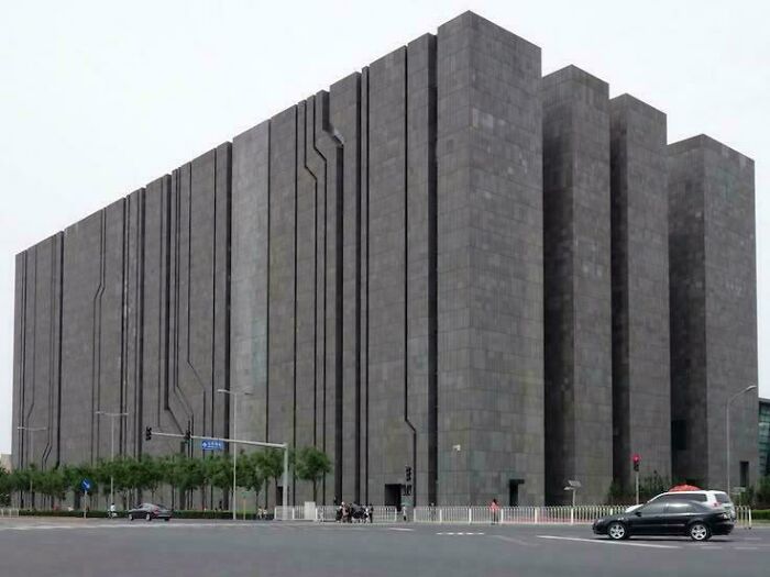 93 Buildings That Were Probably Built For An Evil Mastermind To Plan How They Will Conquer The World (New Pics)