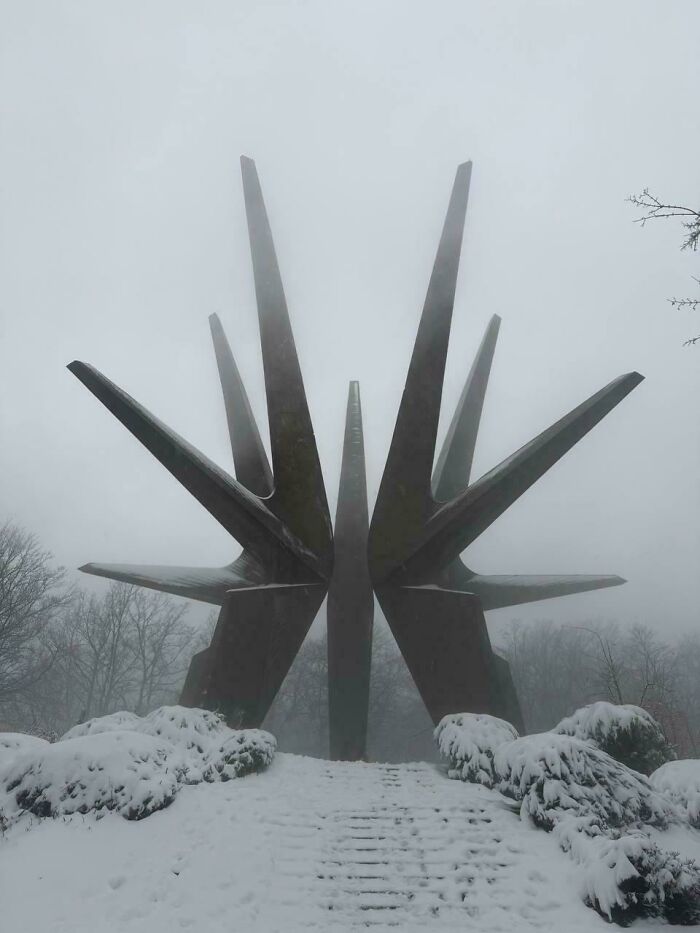 93 Buildings That Were Probably Built For An Evil Mastermind To Plan How They Will Conquer The World (New Pics)