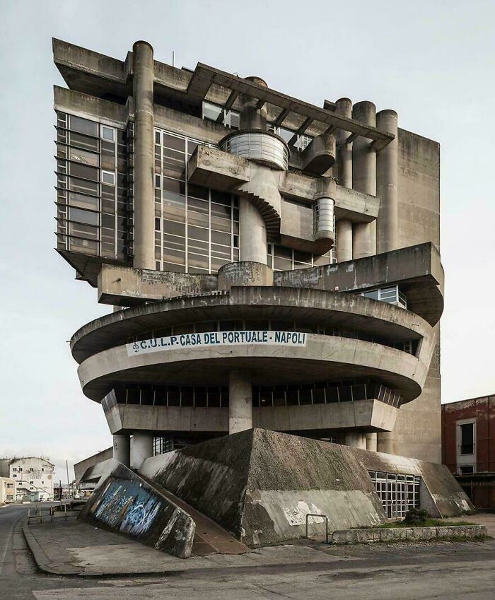 93 Buildings That Were Probably Built For An Evil Mastermind To Plan How They Will Conquer The World (New Pics)