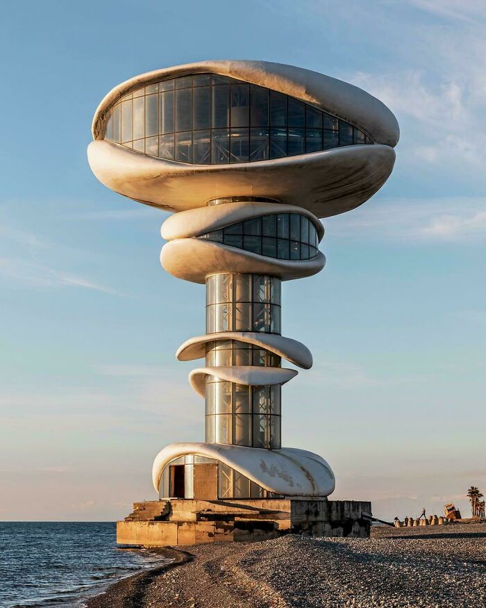 93 Buildings That Were Probably Built For An Evil Mastermind To Plan How They Will Conquer The World (New Pics)
