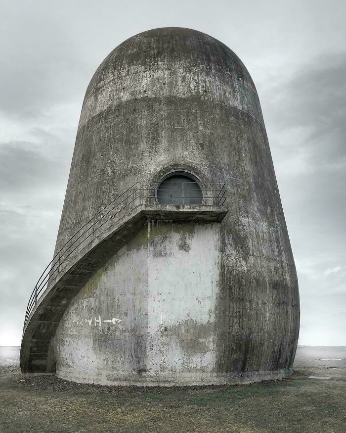 93 Buildings That Were Probably Built For An Evil Mastermind To Plan How They Will Conquer The World (New Pics)