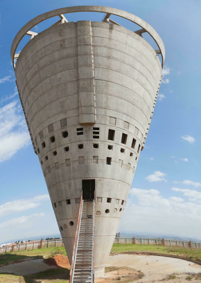 93 Buildings That Were Probably Built For An Evil Mastermind To Plan How They Will Conquer The World (New Pics)