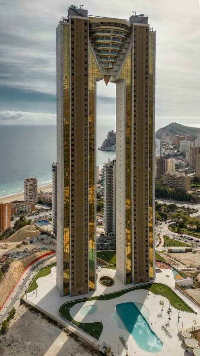 93 Buildings That Were Probably Built For An Evil Mastermind To Plan How They Will Conquer The World (New Pics)
