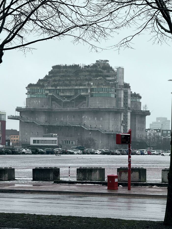 93 Buildings That Were Probably Built For An Evil Mastermind To Plan How They Will Conquer The World (New Pics)