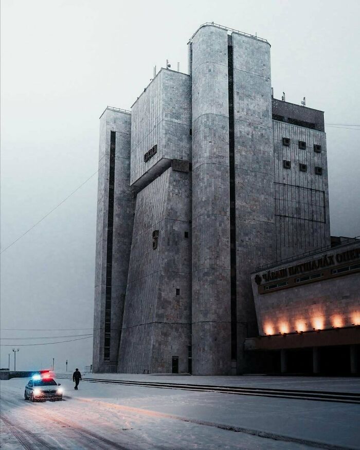 93 Buildings That Were Probably Built For An Evil Mastermind To Plan How They Will Conquer The World (New Pics)