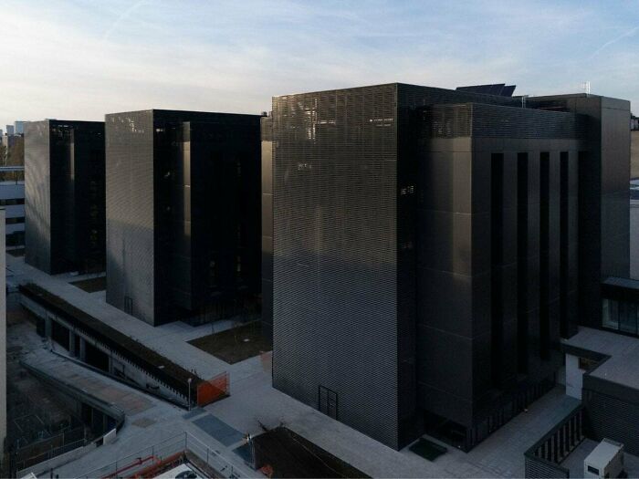 93 Buildings That Were Probably Built For An Evil Mastermind To Plan How They Will Conquer The World (New Pics)