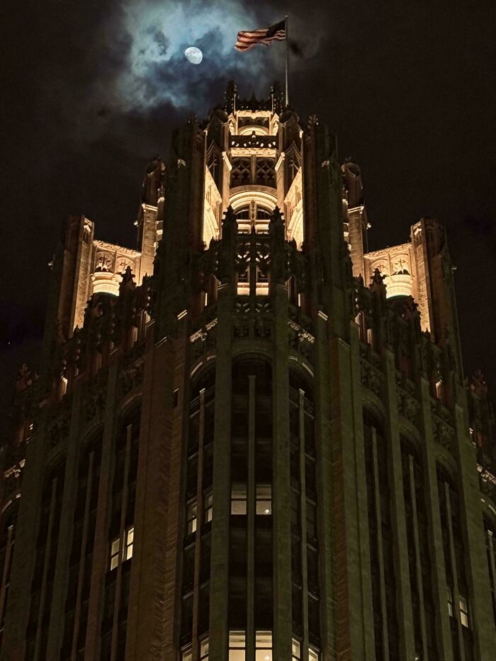 93 Buildings That Were Probably Built For An Evil Mastermind To Plan How They Will Conquer The World (New Pics)