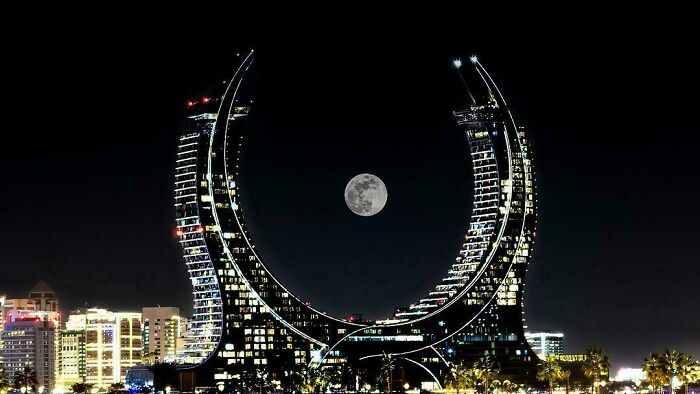 93 Buildings That Were Probably Built For An Evil Mastermind To Plan How They Will Conquer The World (New Pics)