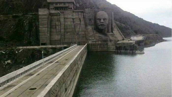 93 Buildings That Were Probably Built For An Evil Mastermind To Plan How They Will Conquer The World (New Pics)