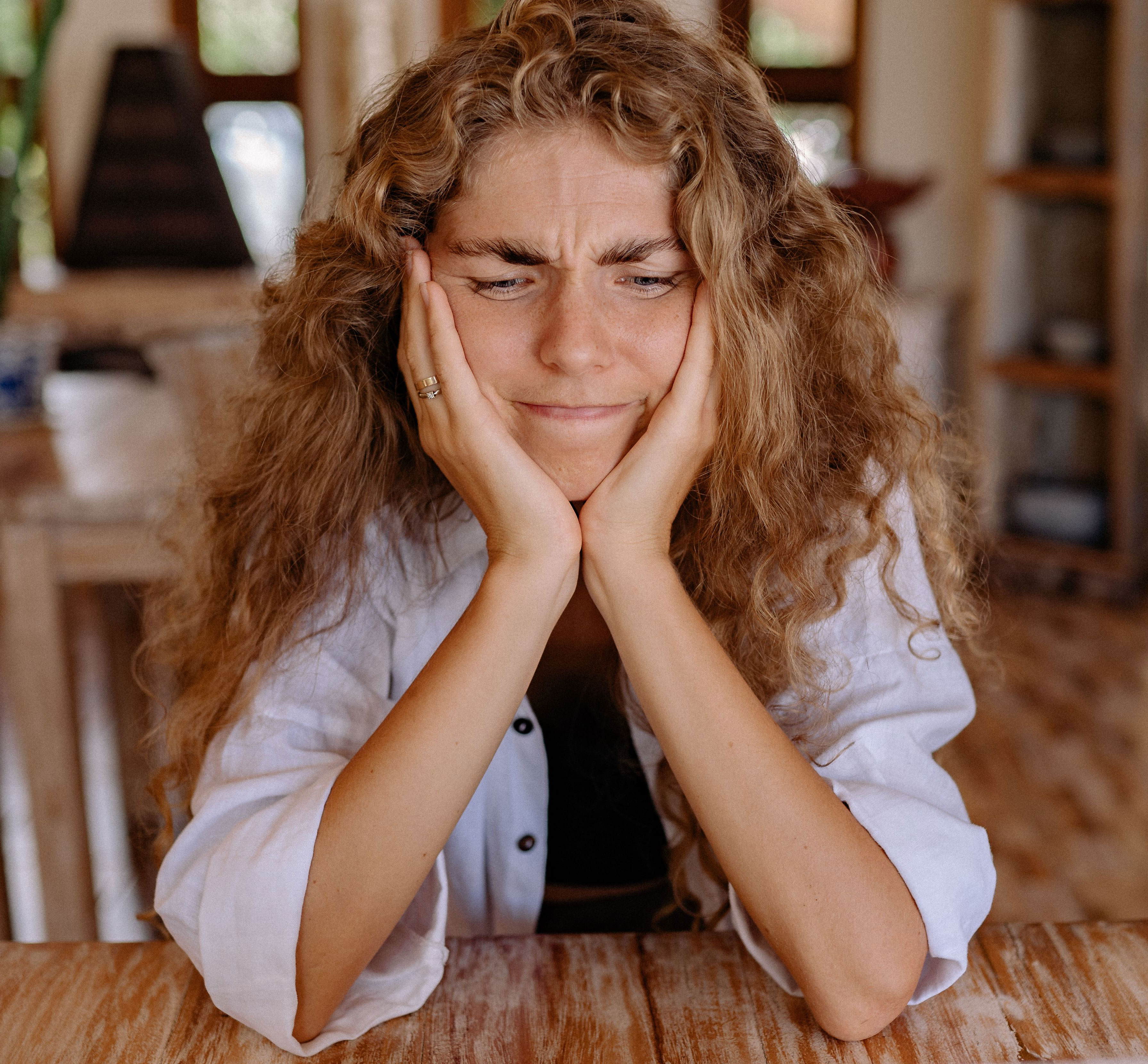 Guy Shares His Girlfriend’s Weird Quirk, Doesn’t Know If He Can Get Over It Guy Shares His Girlfriend’s Weird Quirk, Doesn’t Know If He Can Get Over It