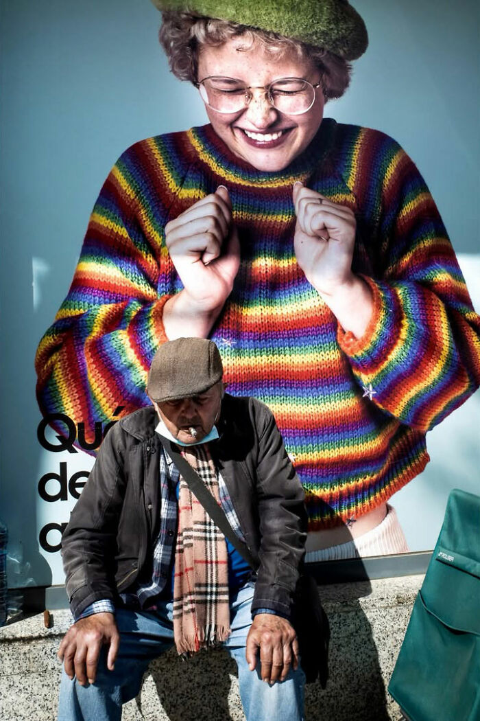 This Street Photographer Captured The Odd Coincidences And Scenes Most People Walk Right Past (32 Pics) This Street Photographer Captured The Odd Coincidences And Scenes Most People Walk Right Past (32 Pics)