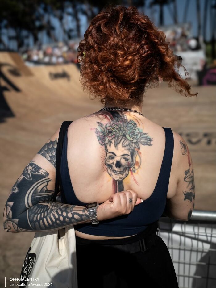 This Street Photographer Captured The Odd Coincidences And Scenes Most People Walk Right Past (32 Pics) This Street Photographer Captured The Odd Coincidences And Scenes Most People Walk Right Past (32 Pics)