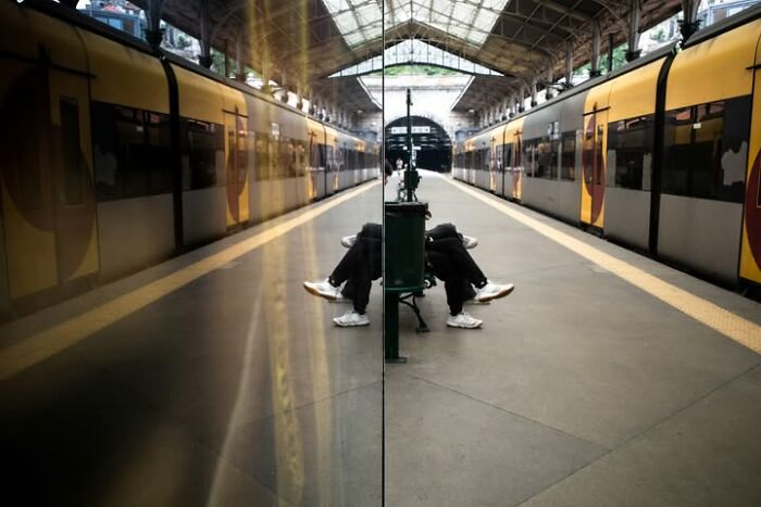This Street Photographer Captured The Odd Coincidences And Scenes Most People Walk Right Past (32 Pics) This Street Photographer Captured The Odd Coincidences And Scenes Most People Walk Right Past (32 Pics)