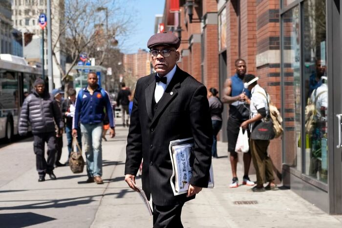 This Street Photographer Captured The Odd Coincidences And Scenes Most People Walk Right Past (32 Pics) This Street Photographer Captured The Odd Coincidences And Scenes Most People Walk Right Past (32 Pics)