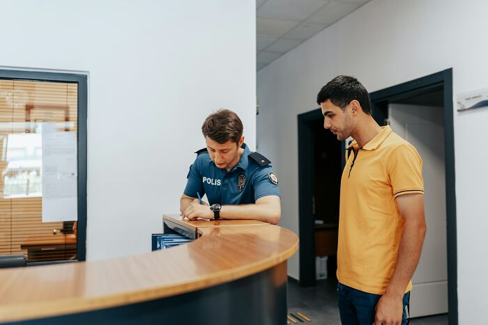 “Talk To The Cops”: 50 Times Lawyers Were Shocked By Just How Stupid Their Clients Could Be “Talk To The Cops”: 50 Times Lawyers Were Shocked By Just How Stupid Their Clients Could Be