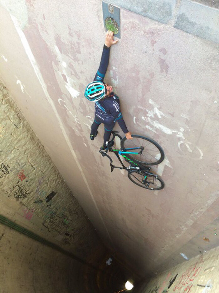 69 Baffling Images That Seem To Make Absolutely No Physical Sense 69 Baffling Images That Seem To Make Absolutely No Physical Sense