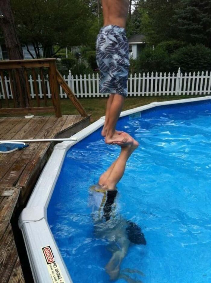 69 Baffling Images That Seem To Make Absolutely No Physical Sense 69 Baffling Images That Seem To Make Absolutely No Physical Sense