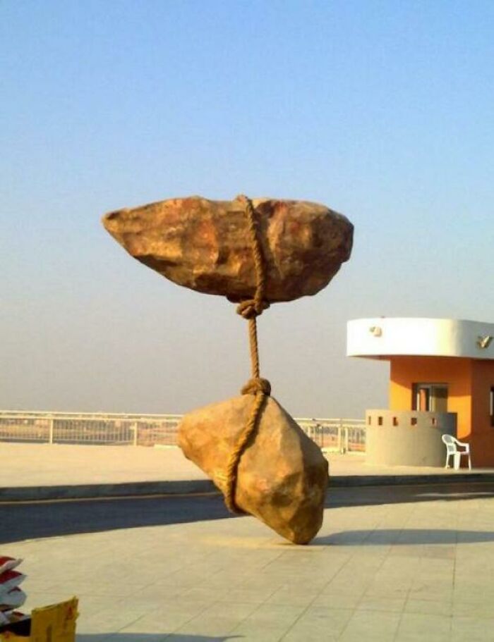 69 Baffling Images That Seem To Make Absolutely No Physical Sense 69 Baffling Images That Seem To Make Absolutely No Physical Sense