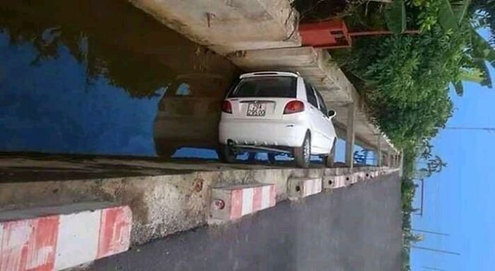 69 Baffling Images That Seem To Make Absolutely No Physical Sense 69 Baffling Images That Seem To Make Absolutely No Physical Sense
