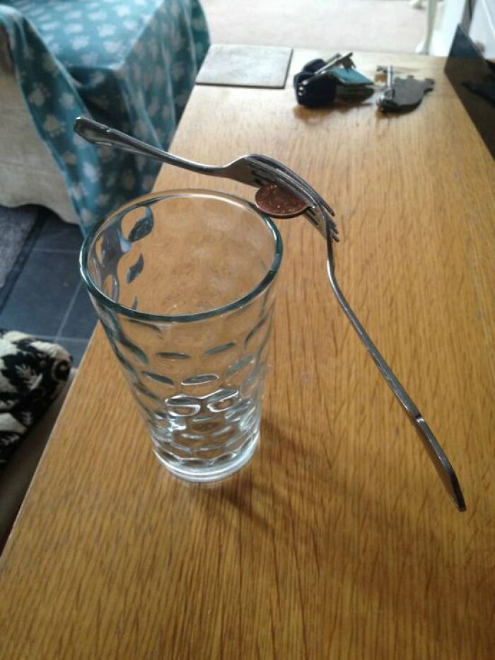 69 Baffling Images That Seem To Make Absolutely No Physical Sense 69 Baffling Images That Seem To Make Absolutely No Physical Sense