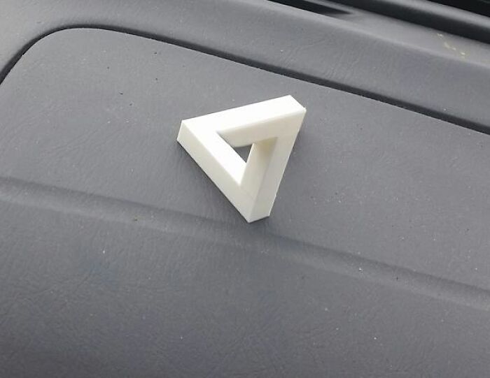69 Baffling Images That Seem To Make Absolutely No Physical Sense 69 Baffling Images That Seem To Make Absolutely No Physical Sense