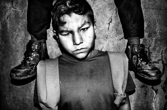 Murat Harmanlikli’s Street Photos Capture The Curiosity, Joy, And Intensity Of Childhood (31 Pics) Murat Harmanlikli’s Street Photos Capture The Curiosity, Joy, And Intensity Of Childhood (31 Pics)