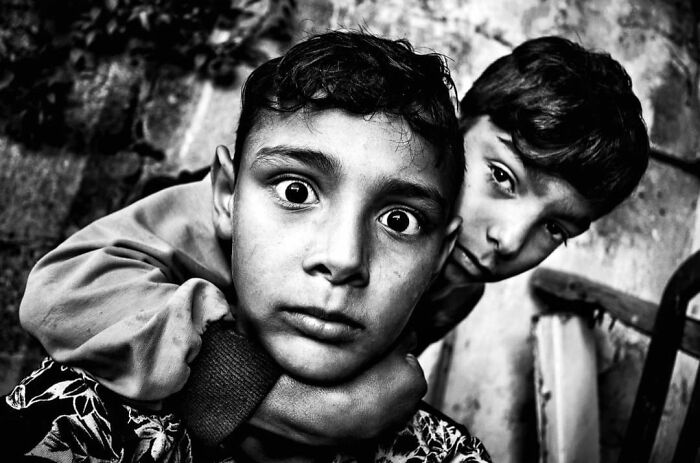 Murat Harmanlikli’s Street Photos Capture The Curiosity, Joy, And Intensity Of Childhood (31 Pics) Murat Harmanlikli’s Street Photos Capture The Curiosity, Joy, And Intensity Of Childhood (31 Pics)