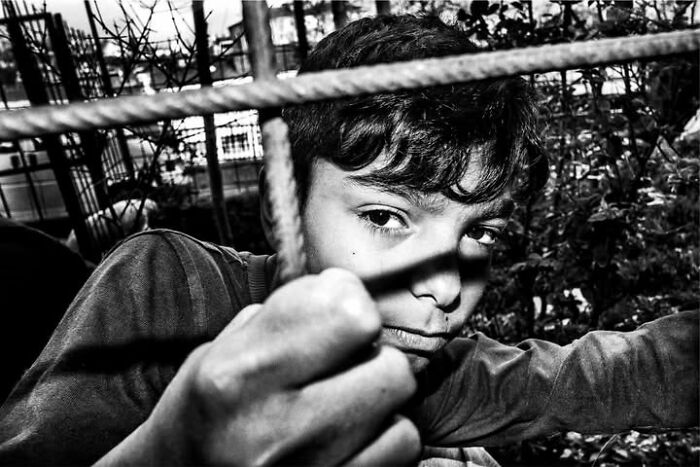 Murat Harmanlikli’s Street Photos Capture The Curiosity, Joy, And Intensity Of Childhood (31 Pics) Murat Harmanlikli’s Street Photos Capture The Curiosity, Joy, And Intensity Of Childhood (31 Pics)