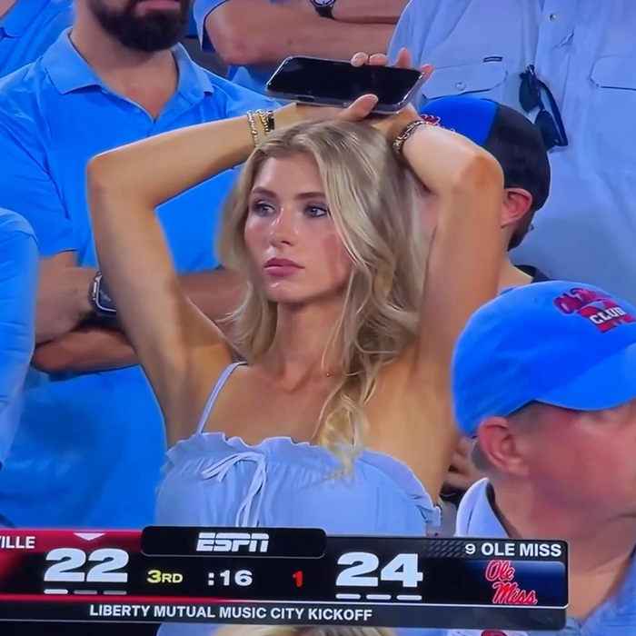 “Most Impressive Girl”: Attractive Woman Responds After Going Viral For Being Spotted In Football Stands “Most Impressive Girl”: Attractive Woman Responds After Going Viral For Being Spotted In Football Stands