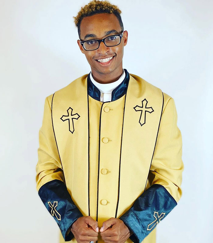 Pastor Faces Damning Scrutiny As Users Identify Him As Alleged Cruise Ticket Scammer: “Is He Going To Jail?” Pastor Faces Damning Scrutiny As Users Identify Him As Alleged Cruise Ticket Scammer: “Is He Going To Jail?”