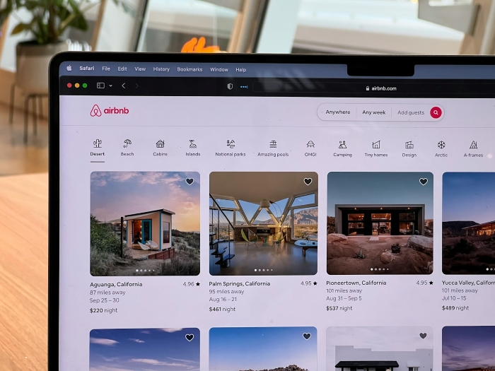 Airbnb Stay Sends Man Over The Edge As Hosts Have The Audacity As Large As The Universe Airbnb Stay Sends Man Over The Edge As Hosts Have The Audacity As Large As The Universe