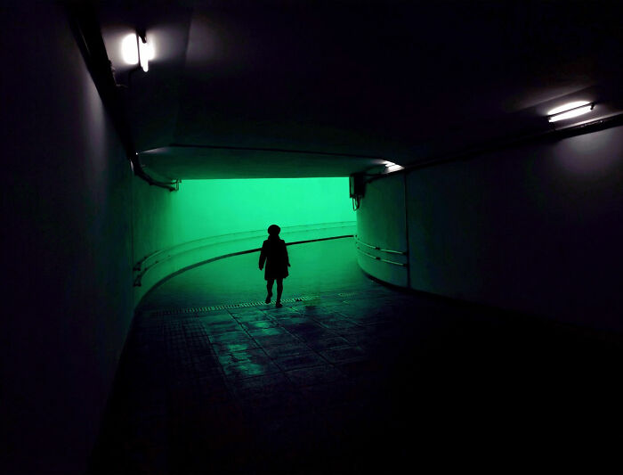 This Photographer Turns Everyday Architecture Into Bold Minimalist Scenes (31 Pics)