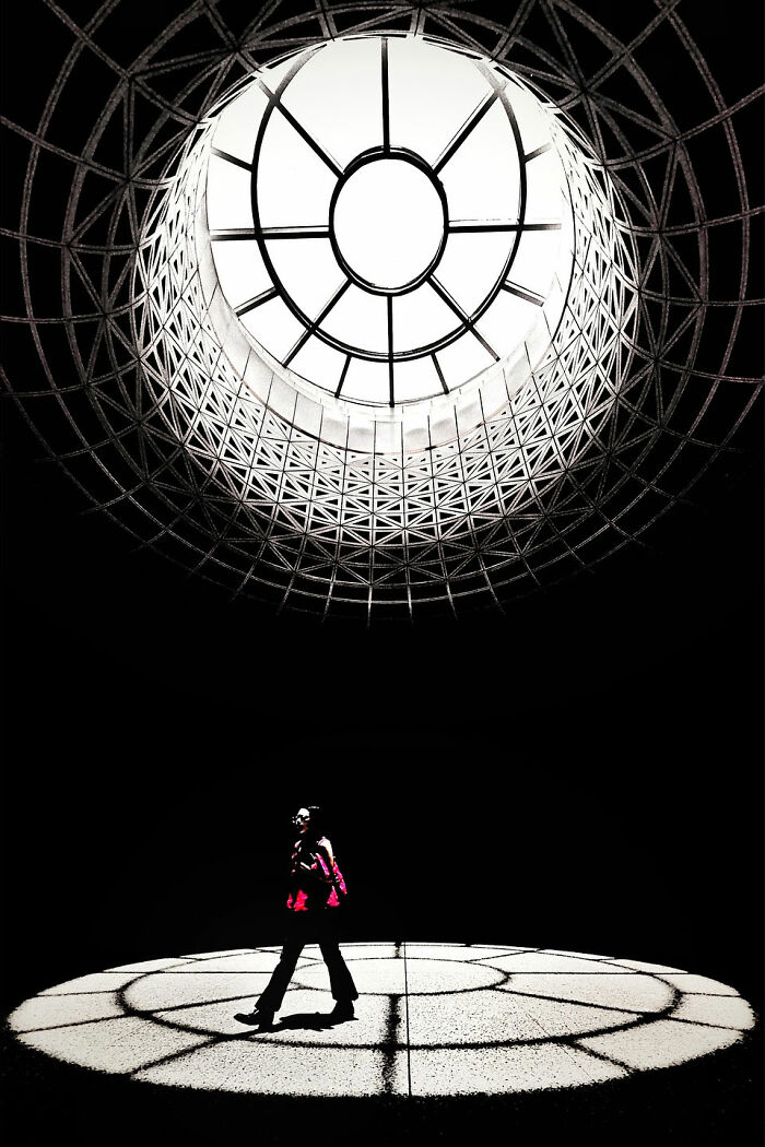 This Photographer Turns Everyday Architecture Into Bold Minimalist Scenes (31 Pics)