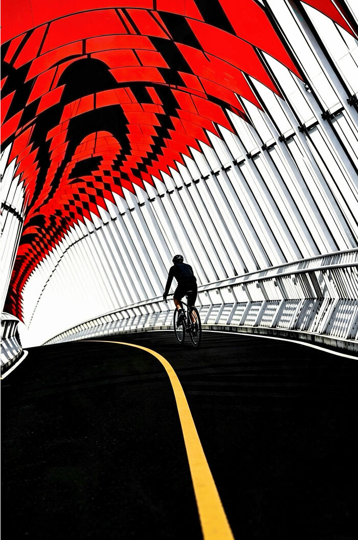 This Photographer Turns Everyday Architecture Into Bold Minimalist Scenes (31 Pics)